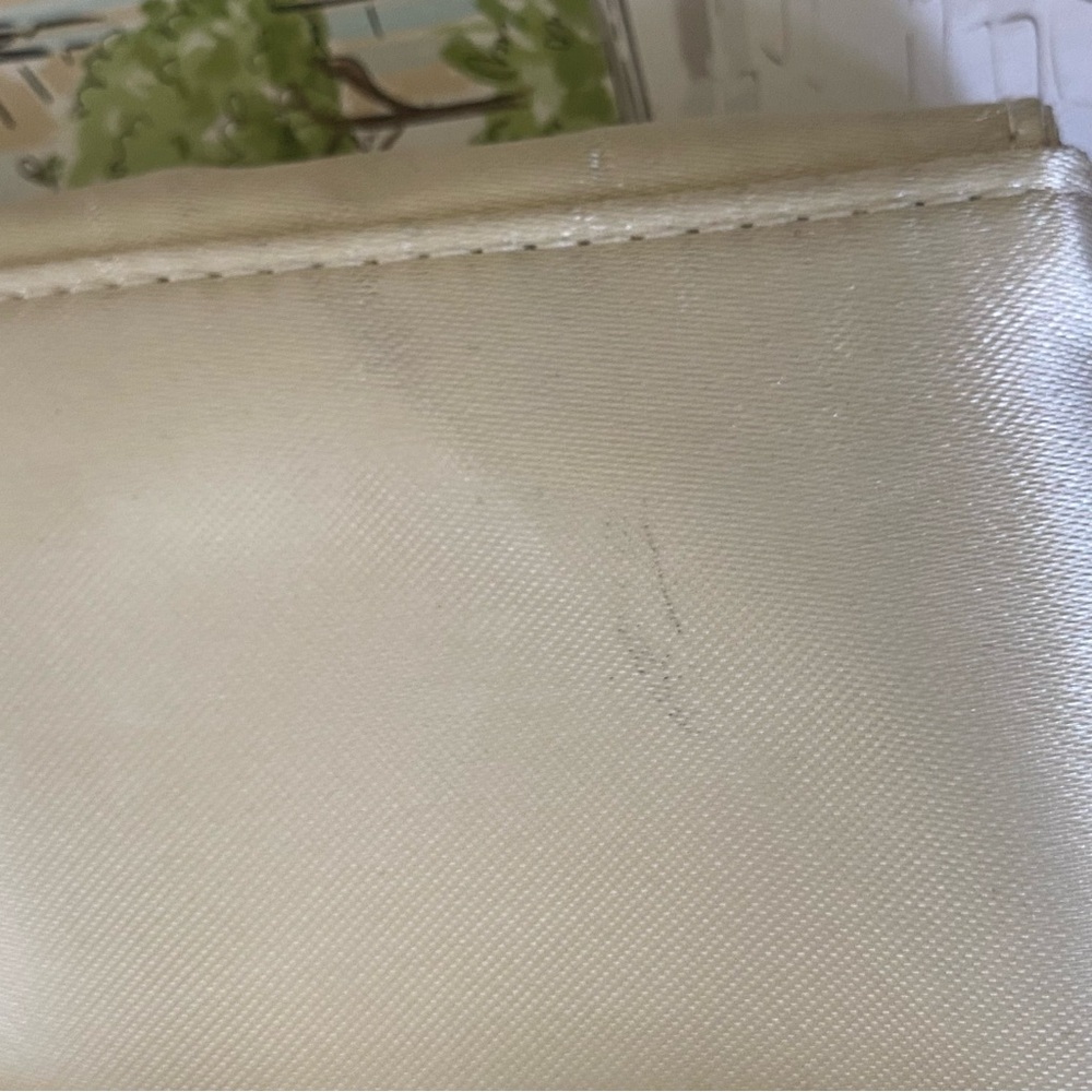 Bvlgari Ivory Satin Clutch Emirates Toiletries Amenity Pouch with Logo Gold Ring - Picture 13 of 15